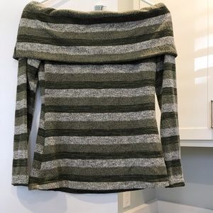 American Threads off the shoulder size M shirt